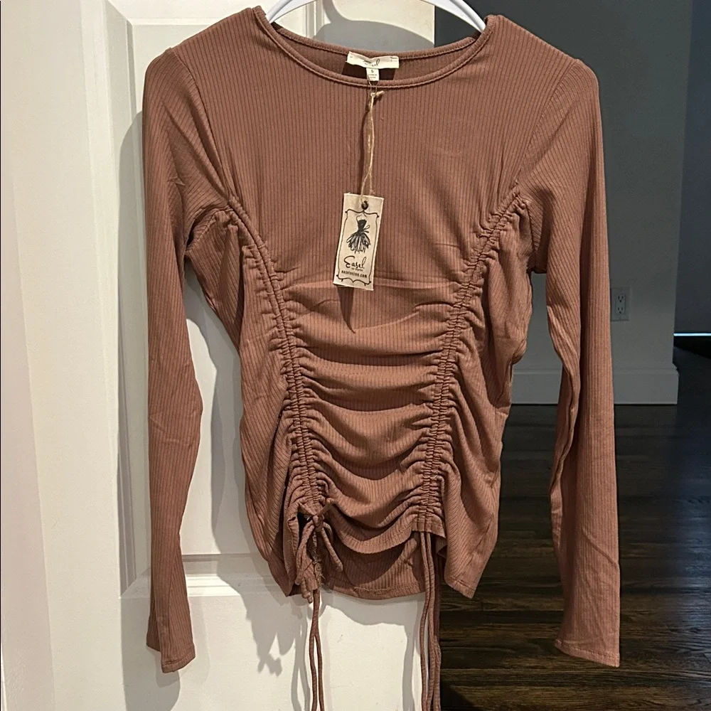 NWT Easel Ribbed & Ruched Drawstring Mocha/Tan Long Sleeve Top Size Small